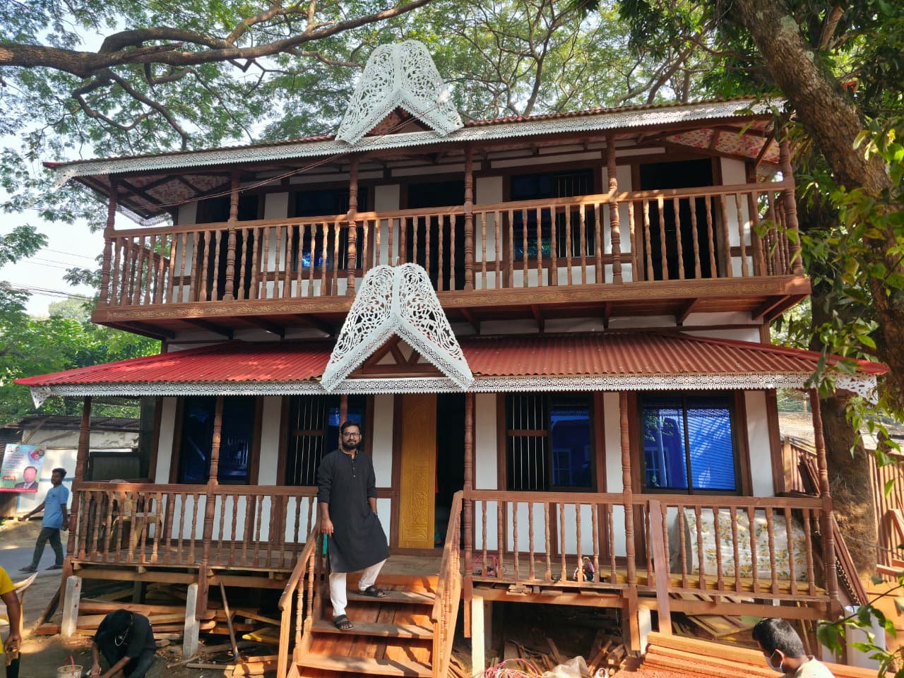 আড়াইতলা ঘর